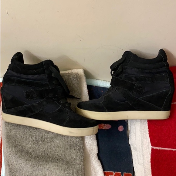 Blue Suede Shoes... - Picture 5 of 6